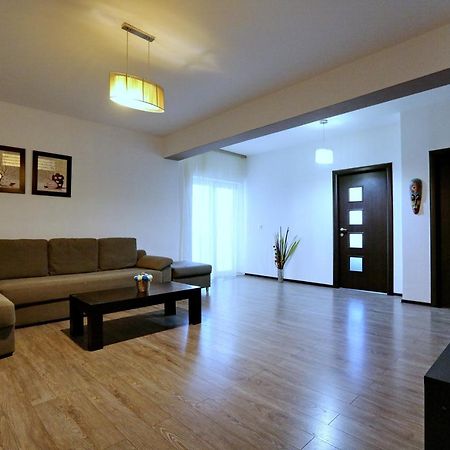 Bloc Izvor Apartment Pitesti Luaran gambar