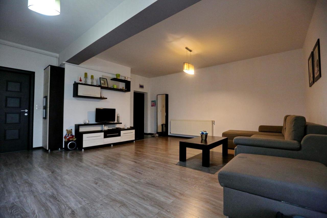 Bloc Izvor Apartment Pitesti Luaran gambar